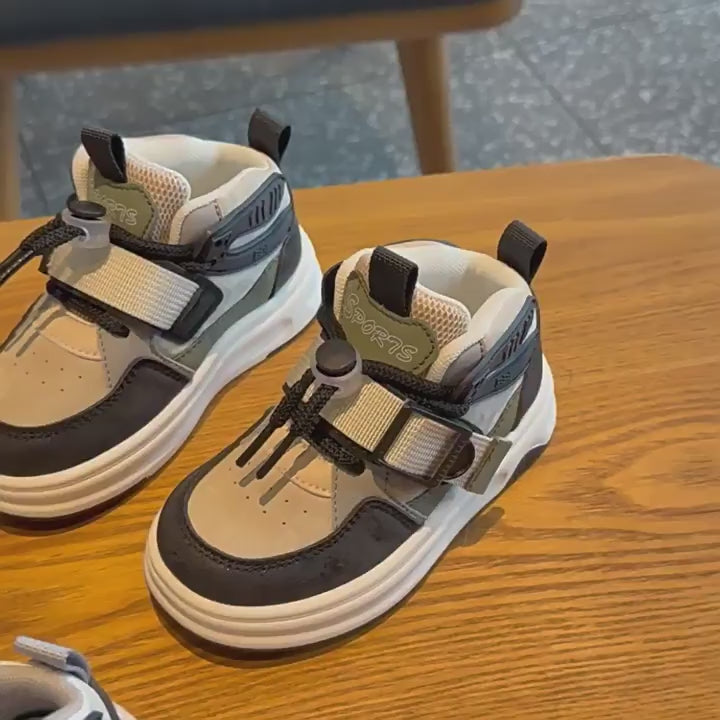 Children's sports shoes